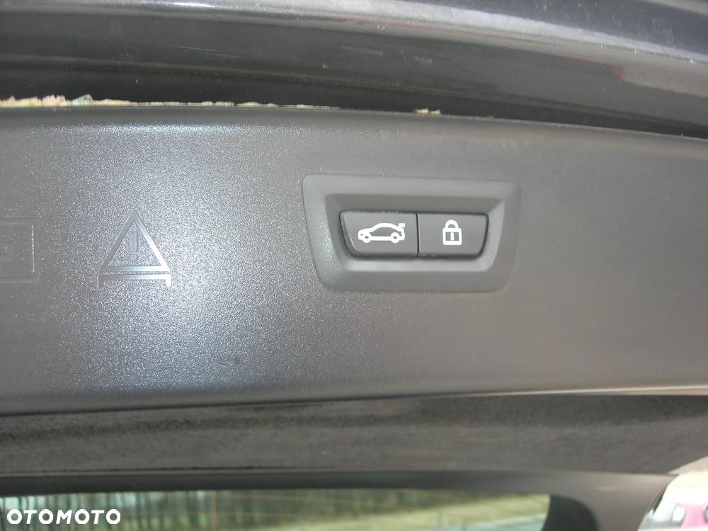 BMW Seria 5 530d xDrive Sport-Aut Luxury Line - 36