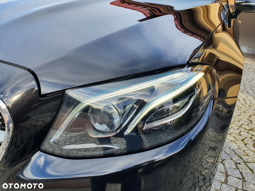 Mercedes-Benz Klasa E 400 4-Matic 9G-TRONIC - 11