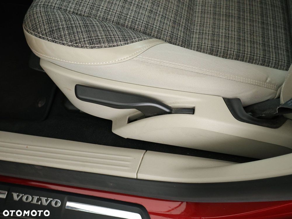 Volvo V40 Cross Country - 23