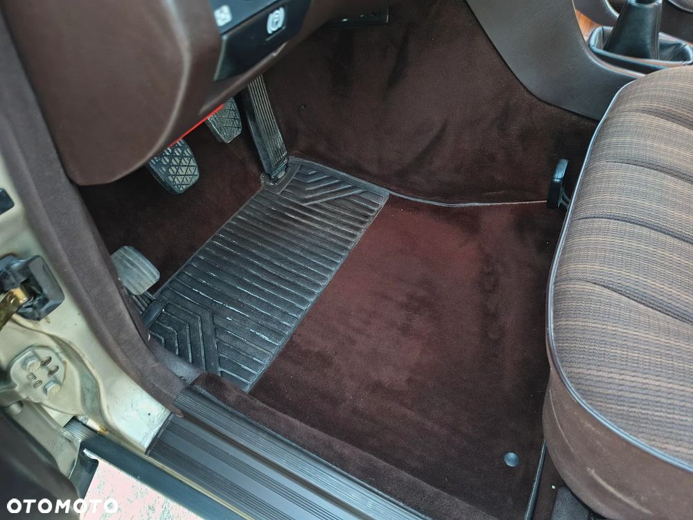 Mercedes-Benz W124 (1984-1993) - 29