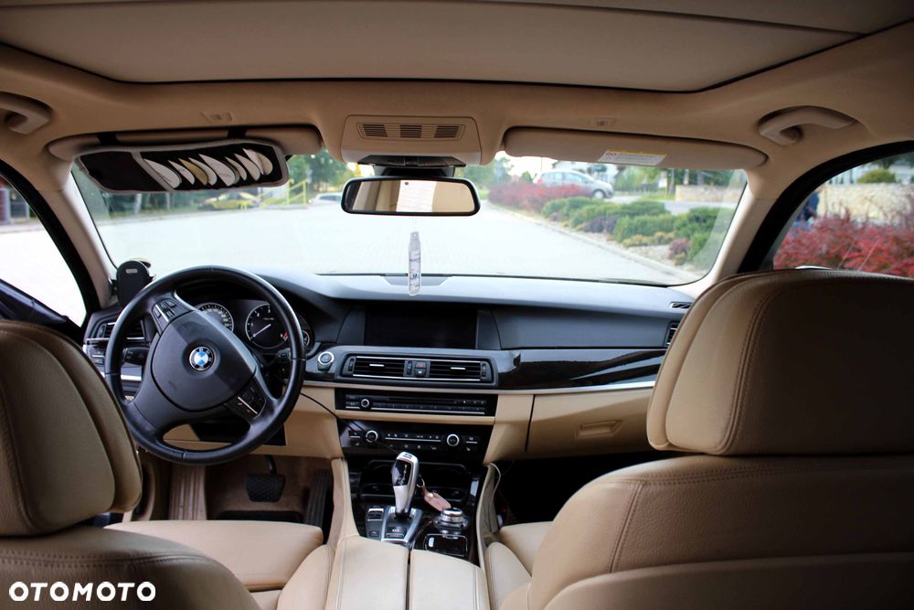 BMW Seria 5 525d - 14