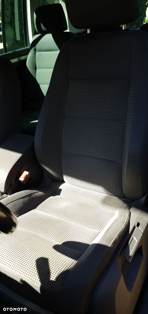 Volkswagen Touran 2.0 TDI Highline DSG - 11