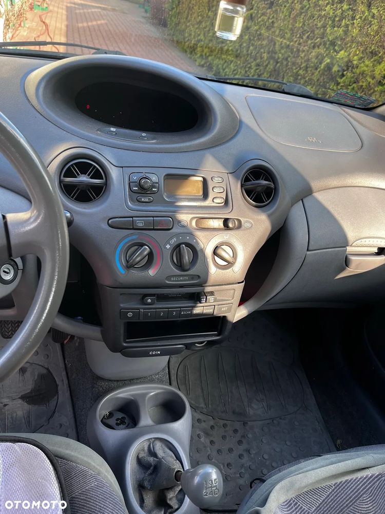 Toyota Yaris 1.0 Terra - 13