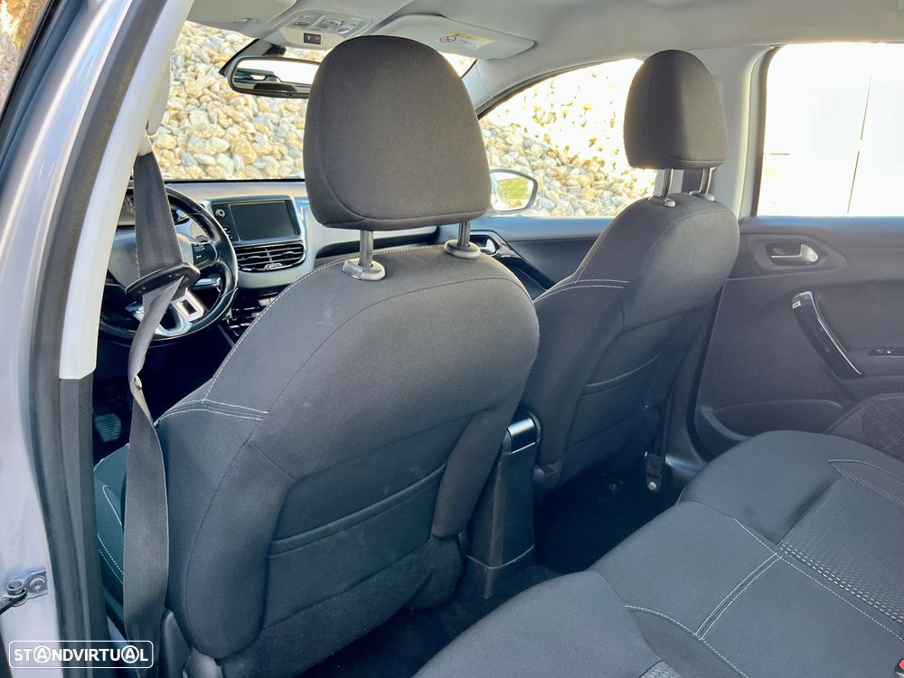 Peugeot 208 1.2 PureTech Allure - 34