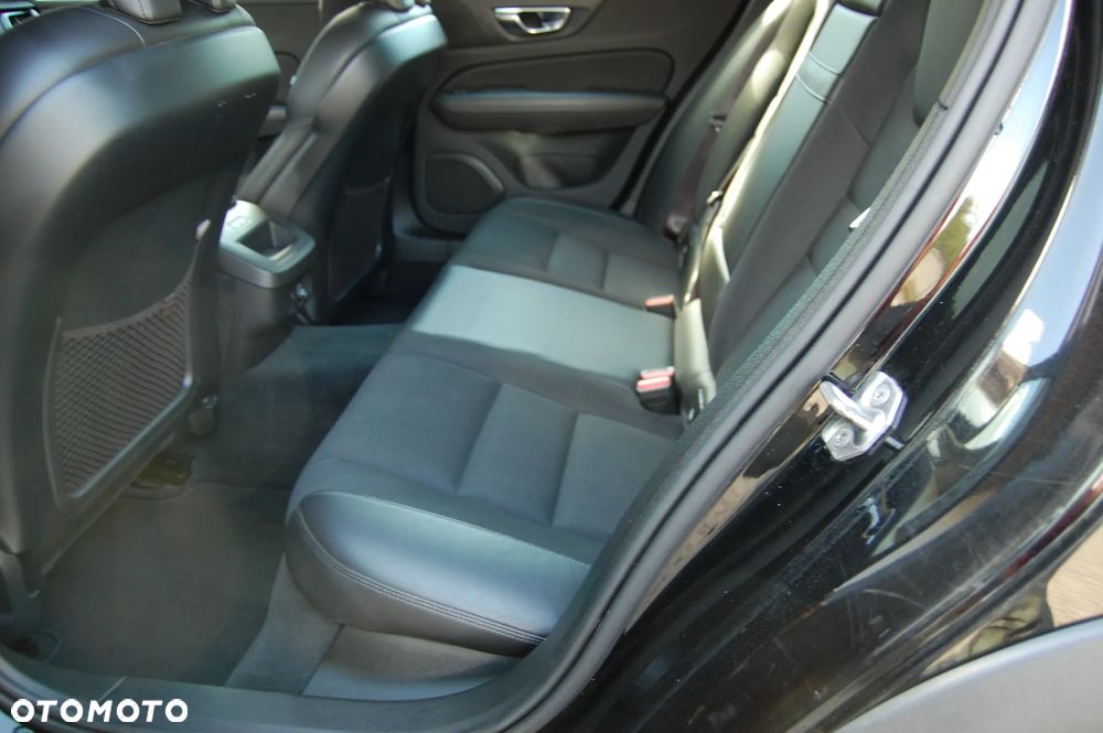 Volvo V60 Cross Country D4 AWD Geartronic Pro - 12