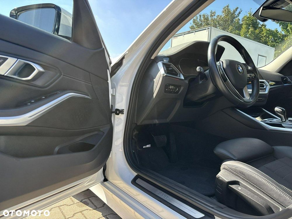 BMW Seria 3 318i Sport Line - 10