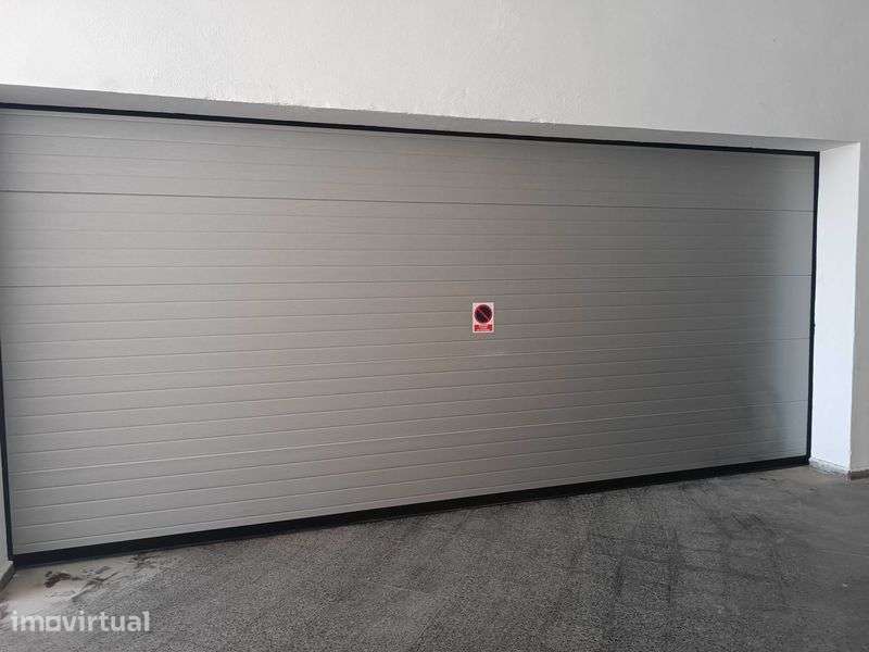 Lugar/Vaga de estacionamento - Montechoro - Albufeira - Grande imagem: 2/8