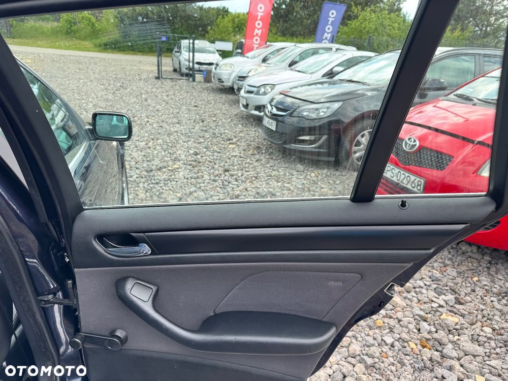 BMW Seria 3 318i - 16