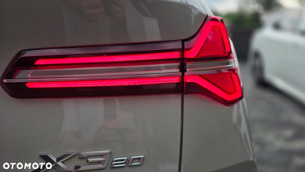 BMW X3 xDrive20 mHEV - 36