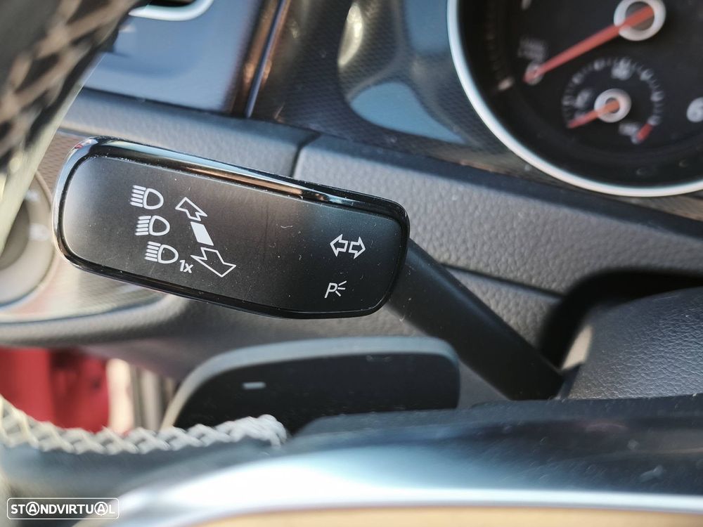 VW Golf 2.0 TDI GTD DSG - 32