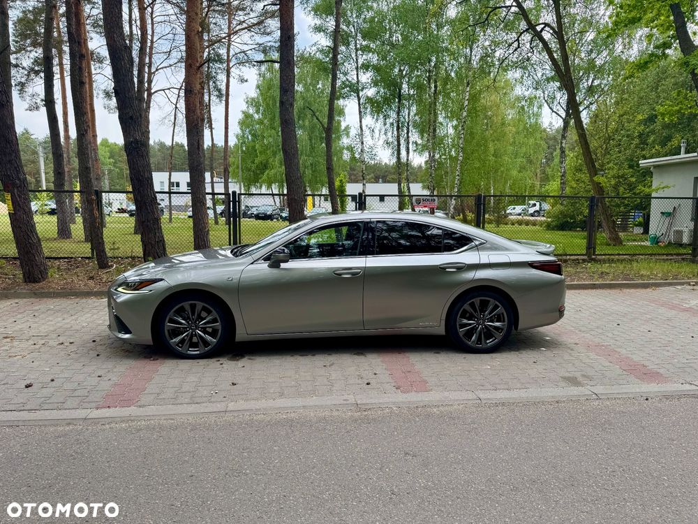 Lexus ES 300h F Sport - 9