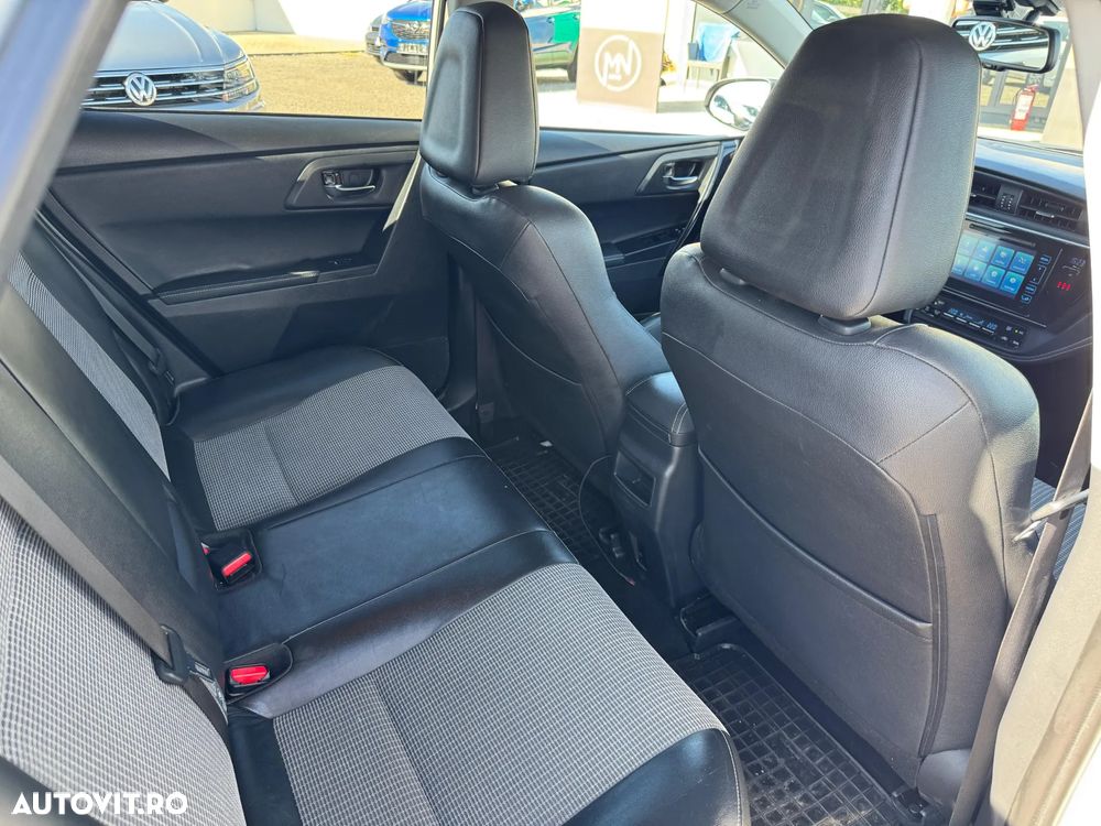 Toyota Auris 1.8 L VVT-i Hybrid Sol - 11