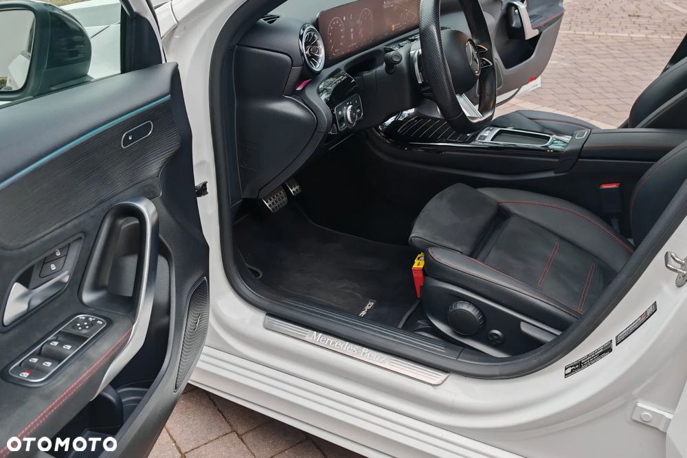 Mercedes-Benz Klasa A 220 4-Matic 7G-DCT - 15