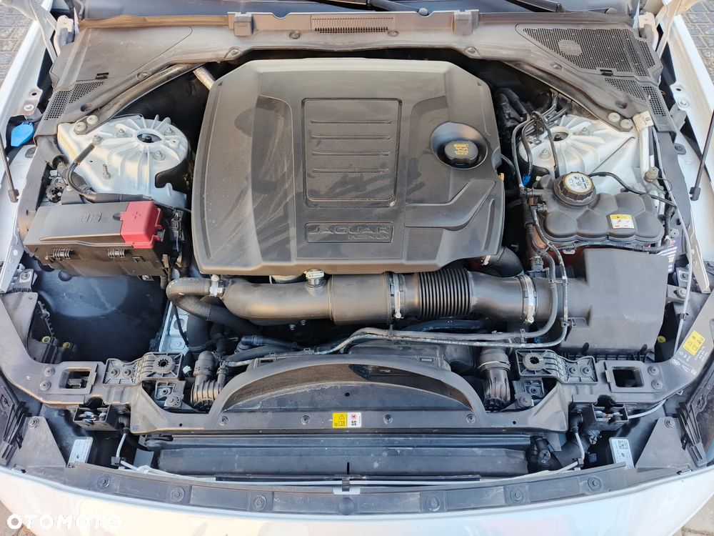 Jaguar XE 2.0 P250 S - 13