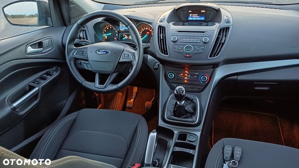 Ford Kuga 1.5 EcoBoost 2x4 Trend - 10