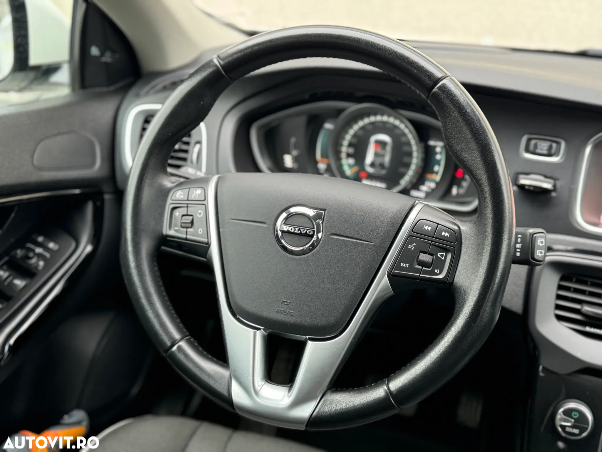 Volvo V40 T3 Geartronic - 11