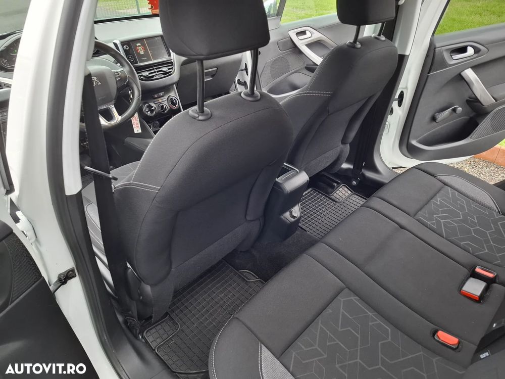 Peugeot 2008 PureTech 82 Allure - 6