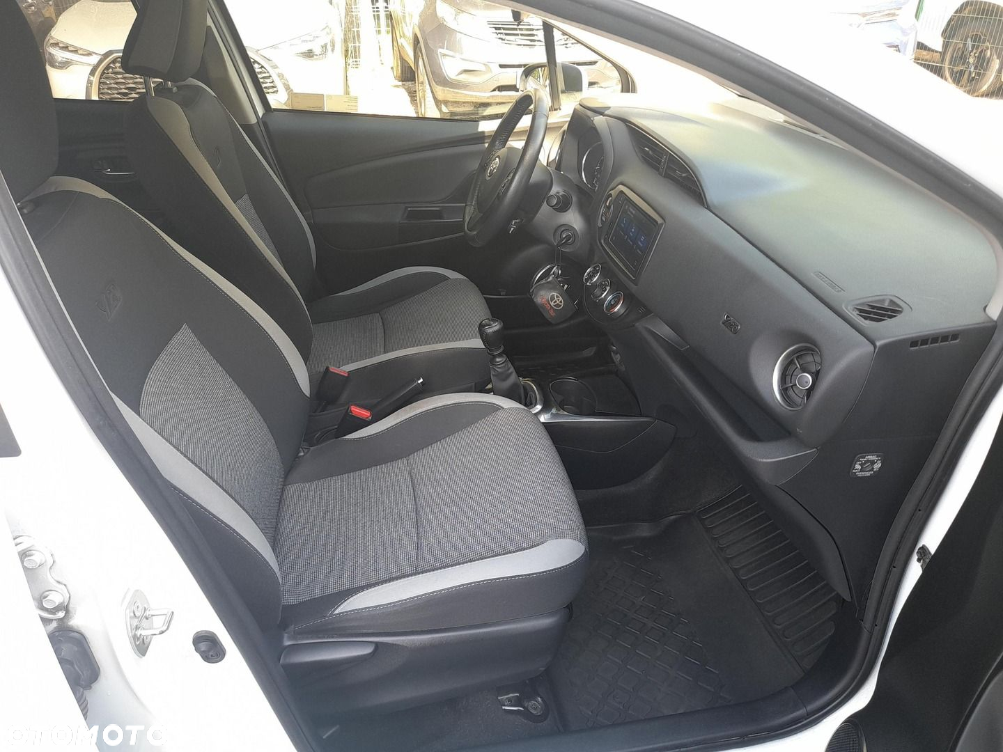 Toyota Yaris - 12