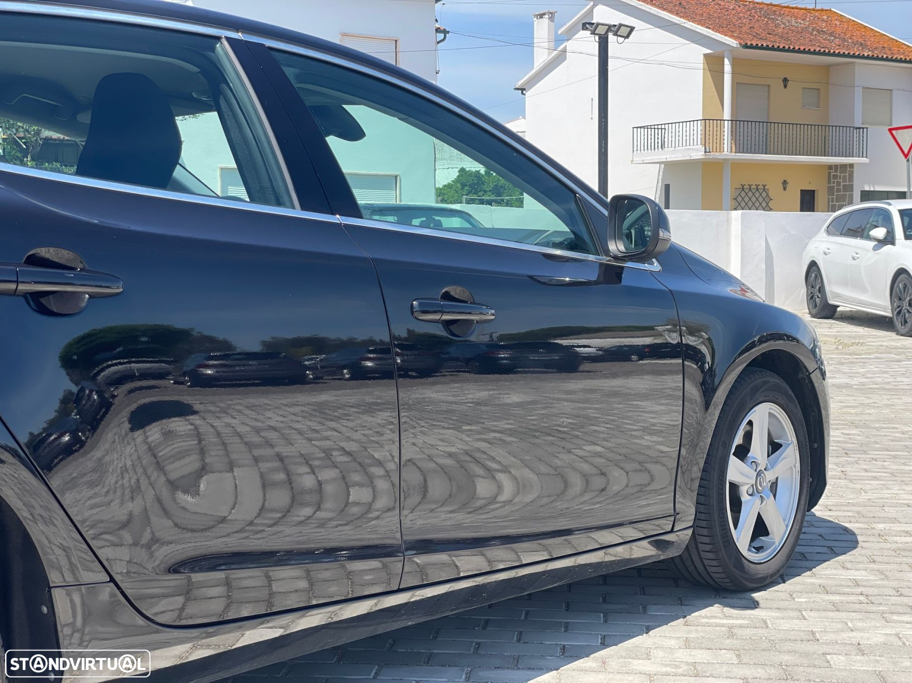 Volvo V40 2.0 D2 Momentum Geartronic - 10
