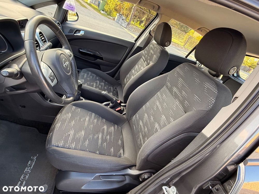 Opel Corsa 1.4 16V Cosmo - 26