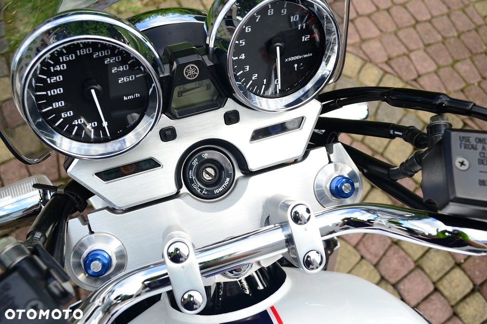 Yamaha XJR - 9