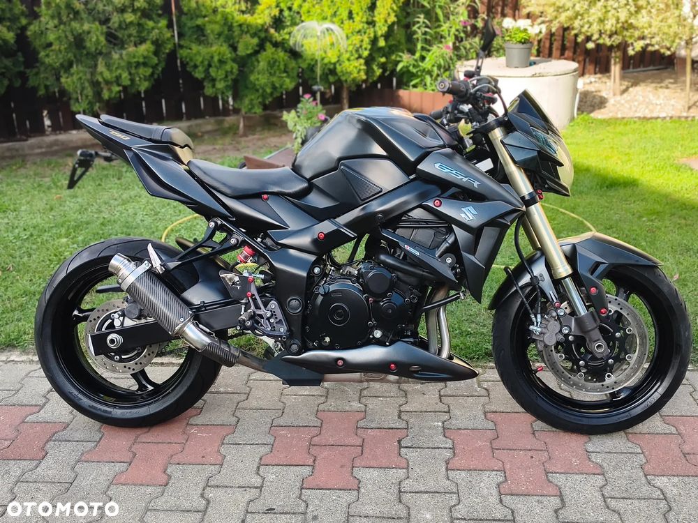 Suzuki GSR - 3