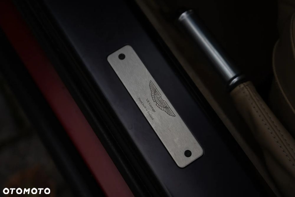 Aston Martin V8 Vantage - 11