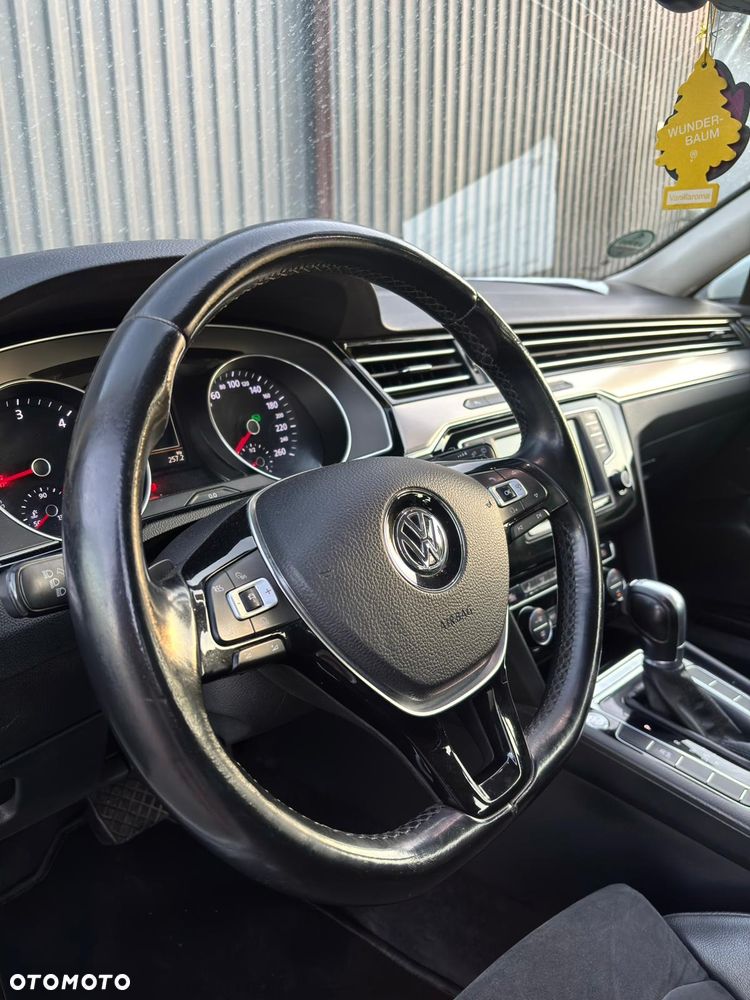 Volkswagen Passat 2.0 TDI (BlueMotion Technology) DSG Highline - 16