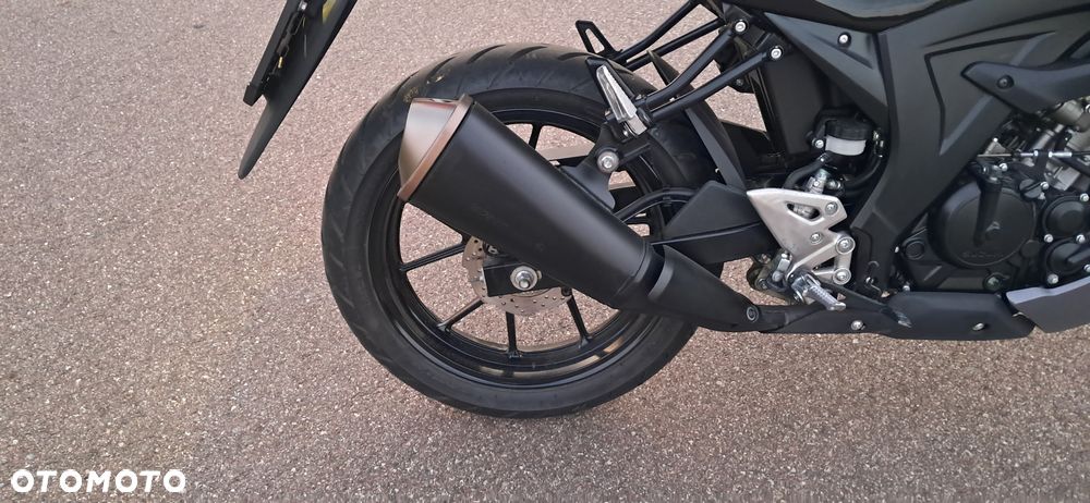 Suzuki GSX - 23