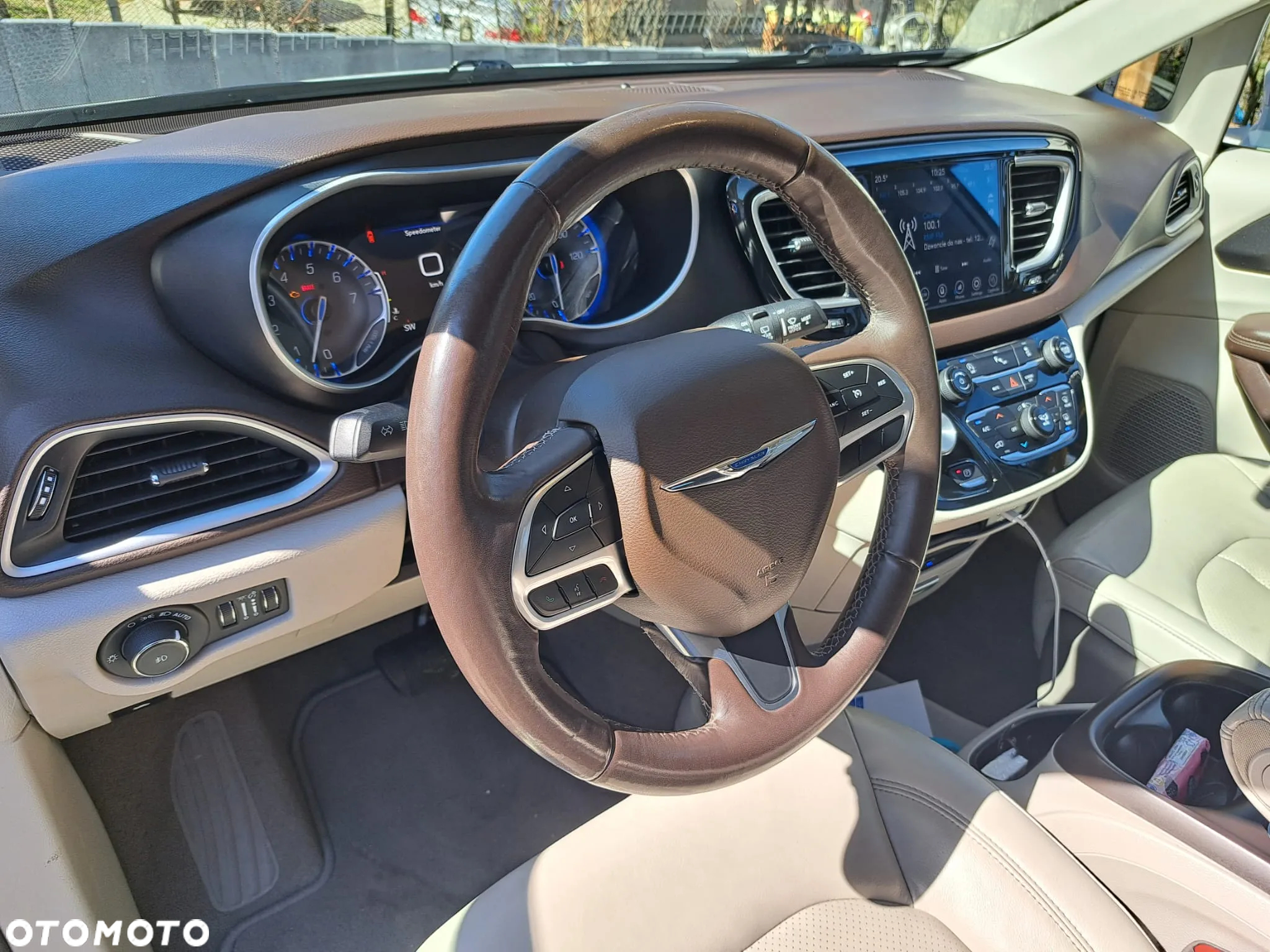 Chrysler Pacifica - 2