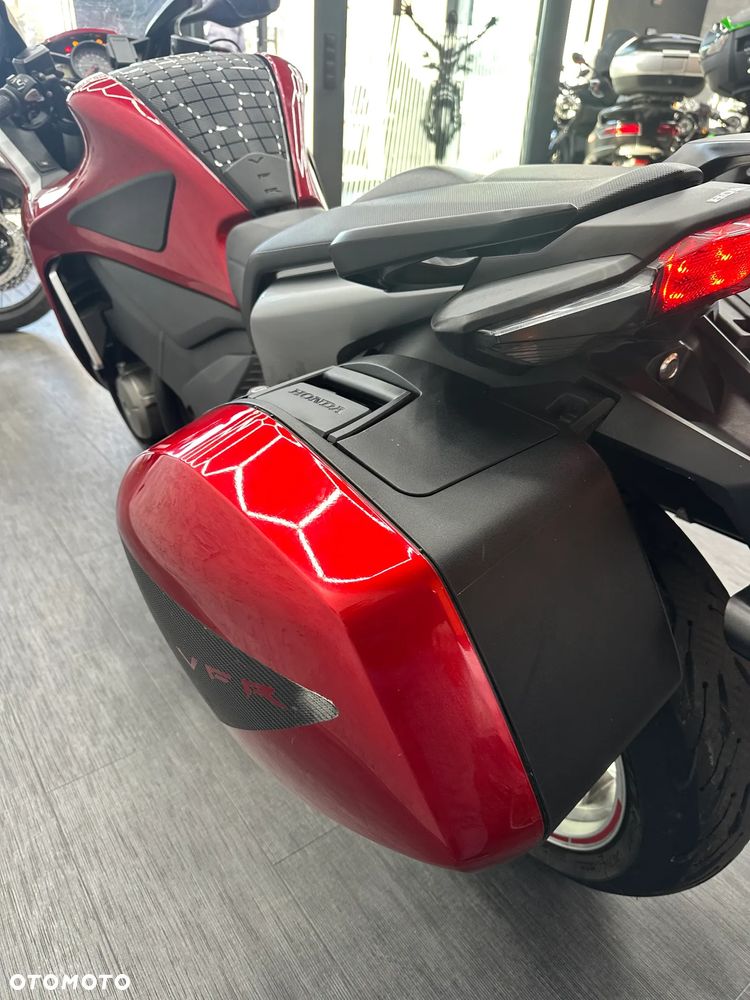 Honda VFR - 3