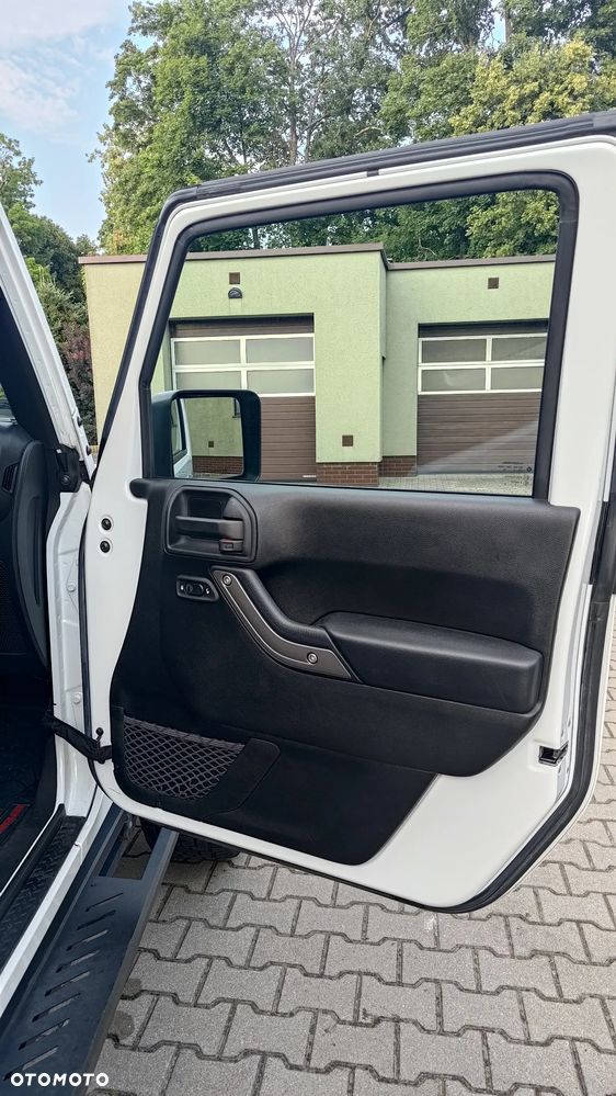 Jeep Wrangler - 12