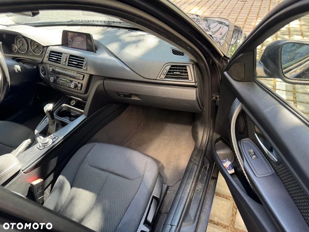 BMW Seria 3 318d Luxury Line - 12