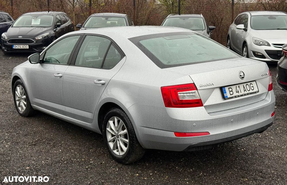 Skoda Octavia 1.6 TDI DSG Ambition - 3