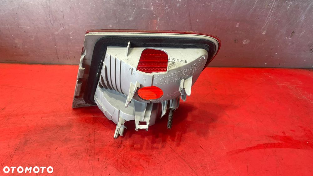 BMW 3 E46 KOMBI  LAMPA LEWA Z KLAPY TYLNA TYŁ - 5