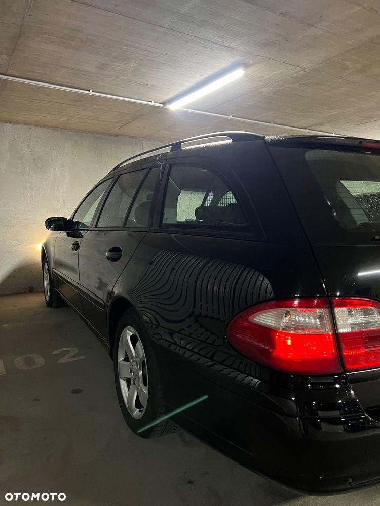Mercedes-Benz E-Class 2004 photo 4