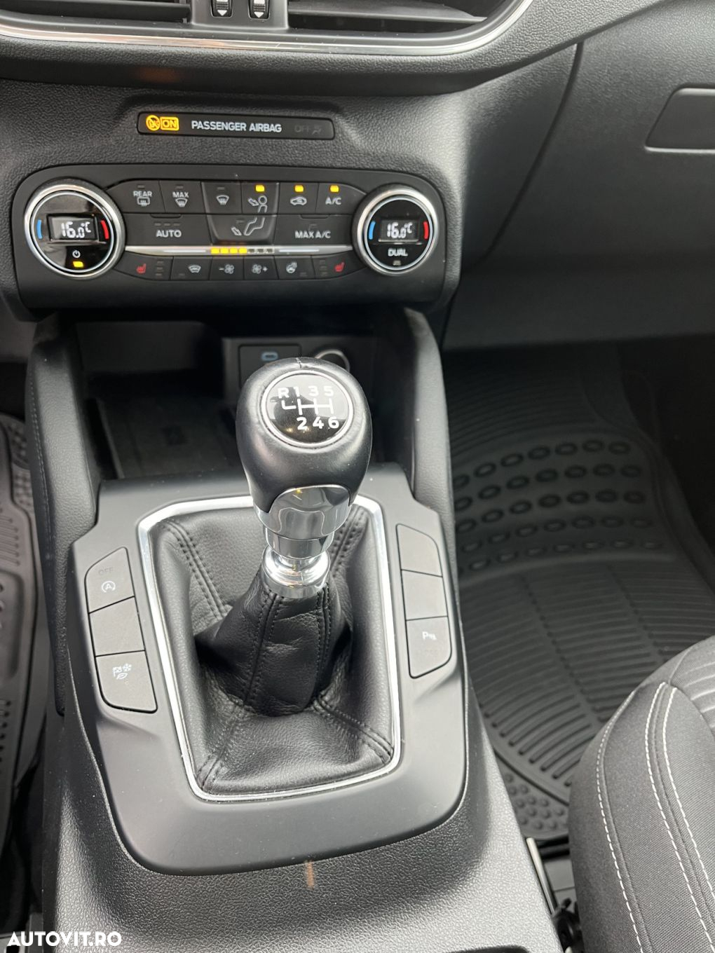 Ford Kuga - 17