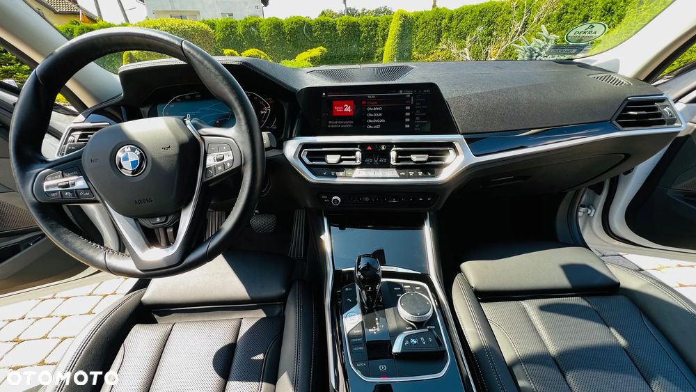 BMW Seria 3 320d xDrive Luxury Line sport - 38