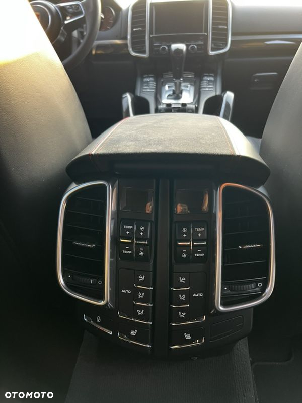 Porsche Cayenne GTS - 11