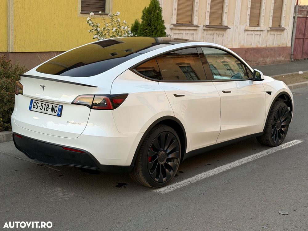 Tesla Model Y - 7