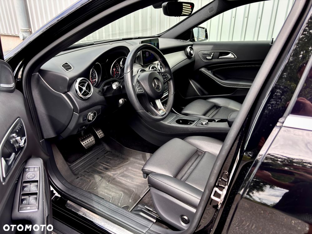 Mercedes-Benz GLA 250 7G-DCT AMG Line - 13