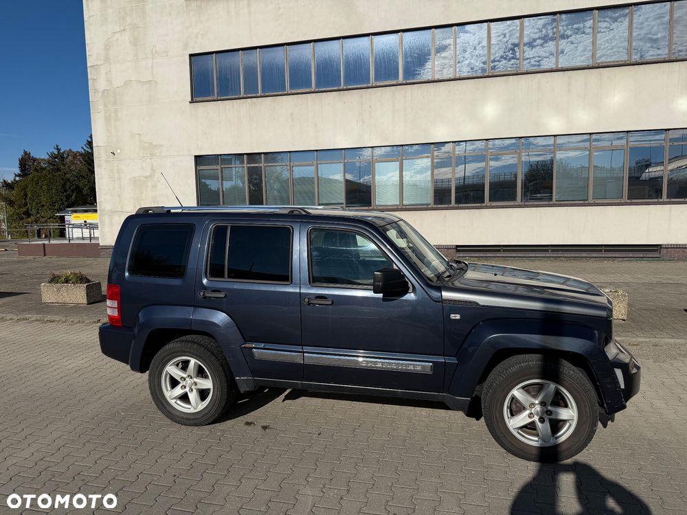 Jeep Cherokee 2009 photo 2