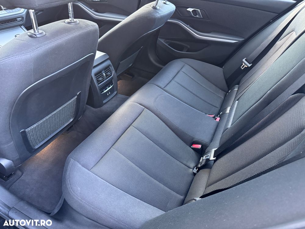BMW Seria 3 320d xDrive AT MHEV - 23