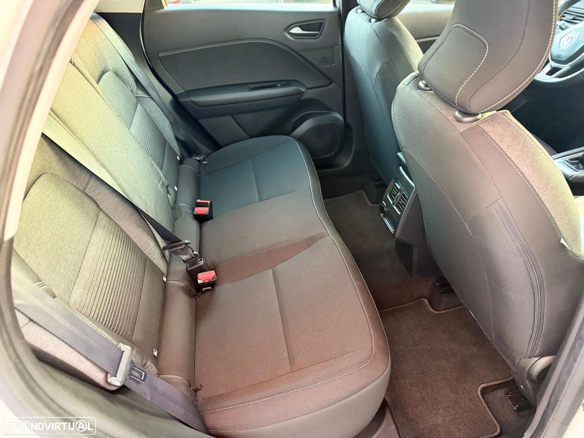 Renault Captur TCe 100 INTENS - 12