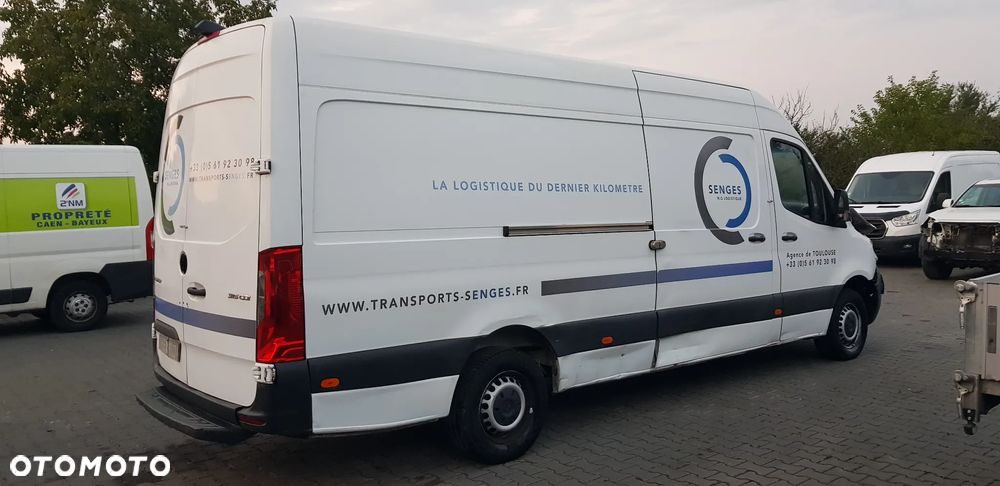 Mercedes-Benz Sprinter - 9