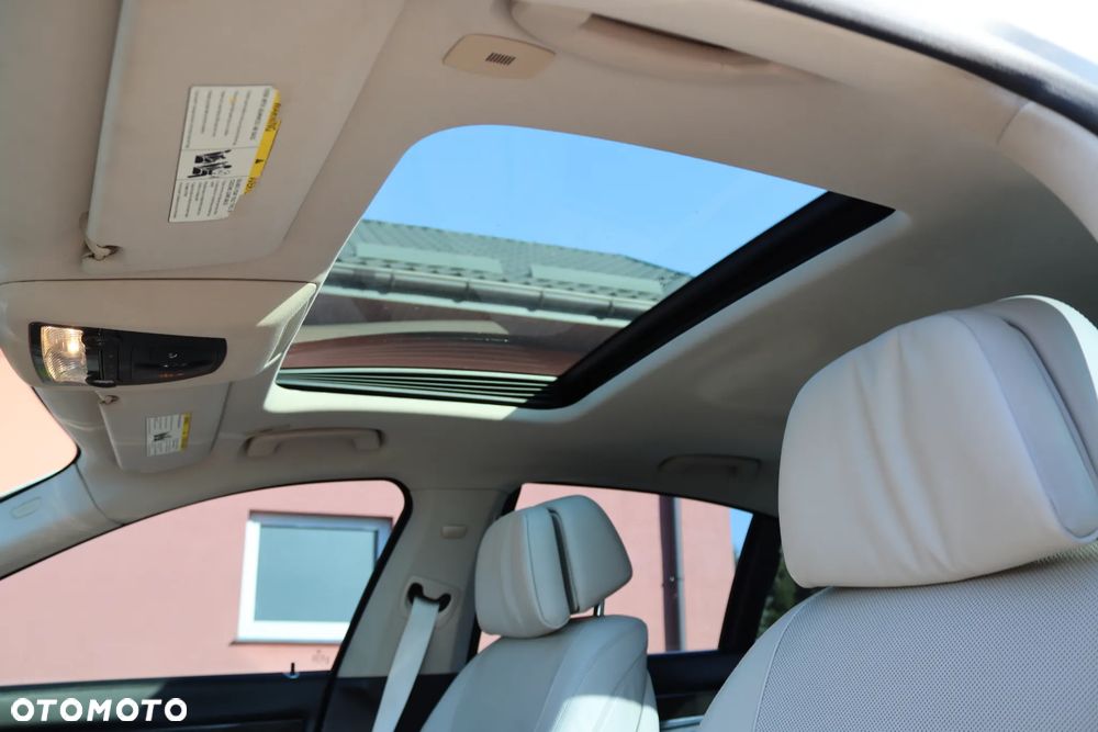 BMW Seria 7 750i - 16