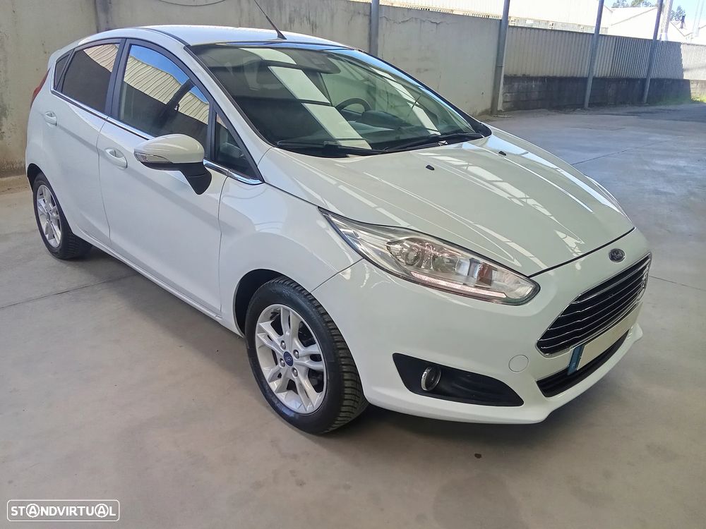 Ford Fiesta 1.0 EcoBoost Hybrid S&S TITANIUM - 2