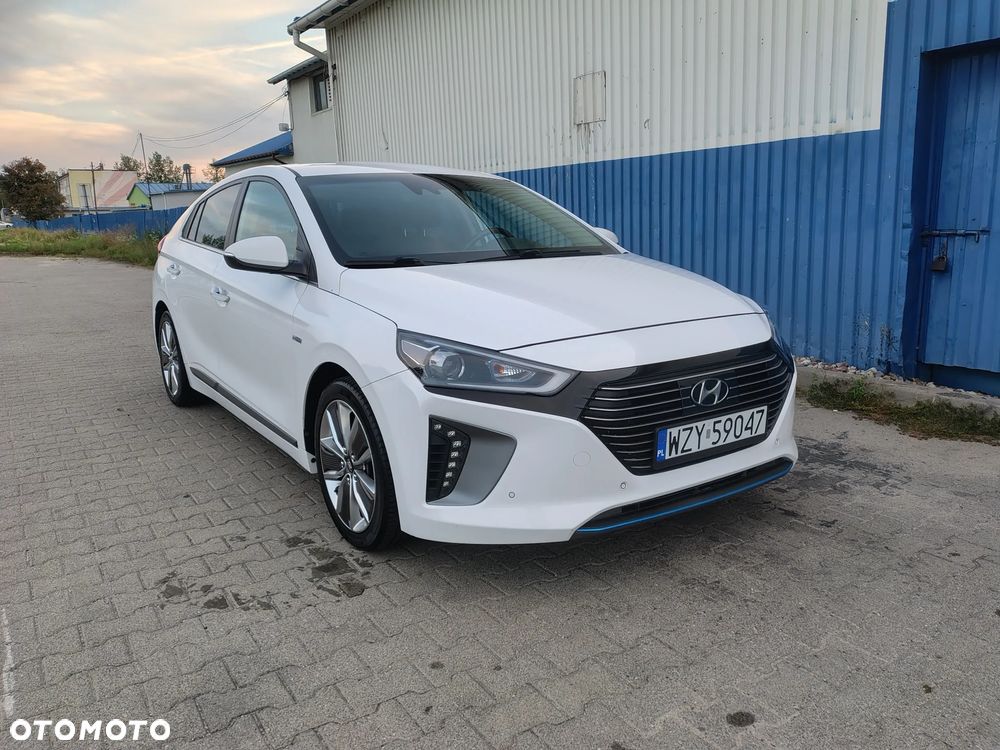 Hyundai IONIQ - 3