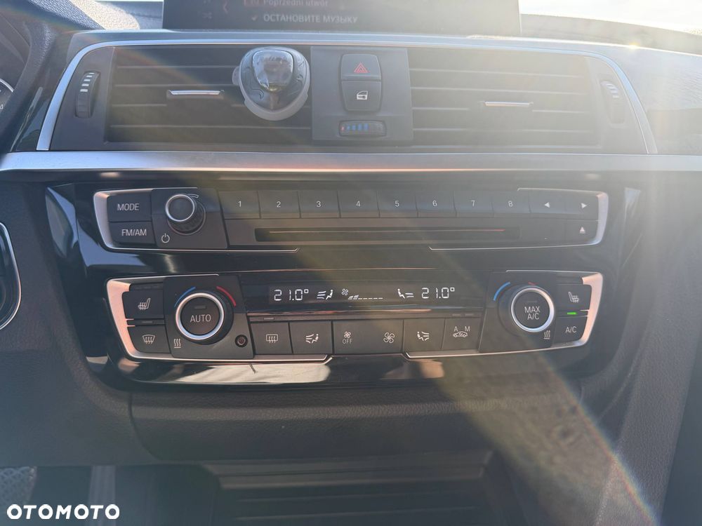 BMW Seria 3 330i Sport Line Sport - 19