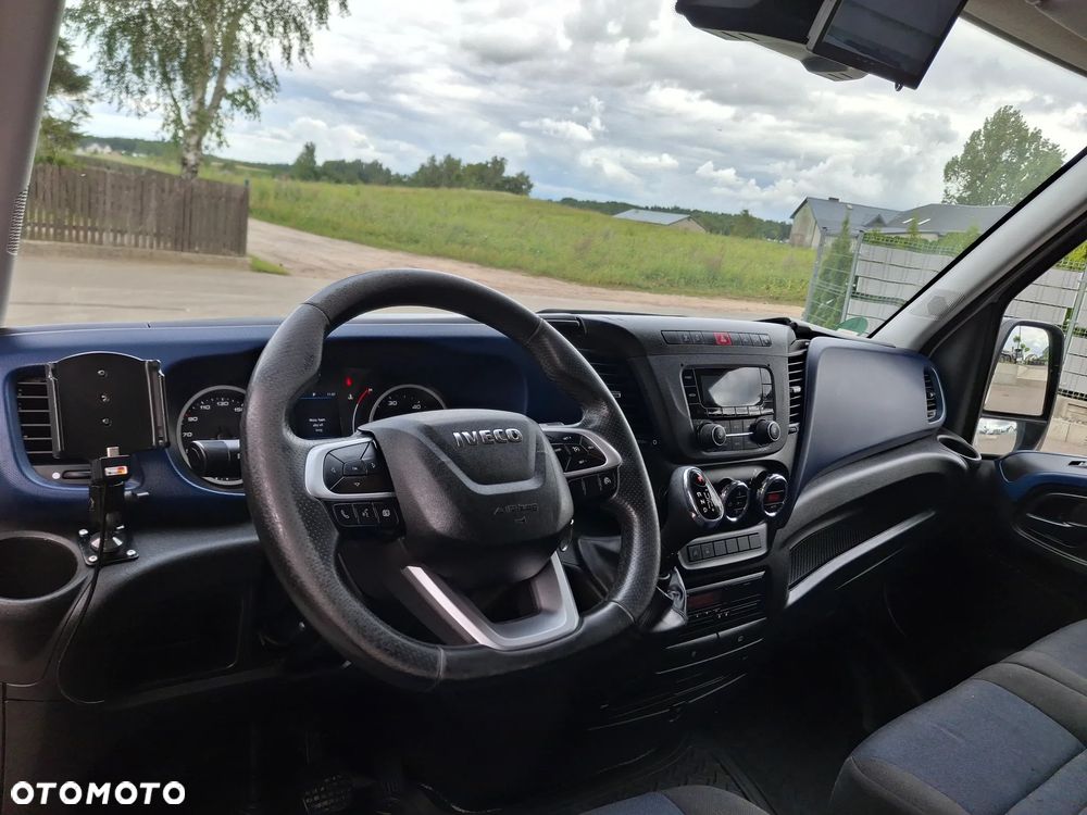 Iveco Daily 35S16 L4H2 Furgon VAN Blaszak Maxi Reflektory Full Led Euro 6 Skrzynia Biegów HI-MATIC 3 Miejsca Kamera Cofania Drzwi tylne Otwierane 270 Stopni Udźwig Haka 3500kg Radar Asystent Pasa Ruchu - 17